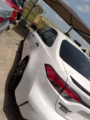 Toyota Corolla SE 2021 White