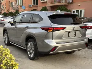 Toyota Highlander Limited 2021 Silver
