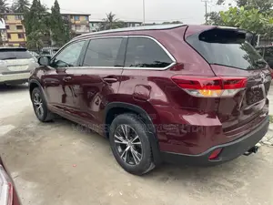 Toyota Highlander XLE 4x2 V6 (3.5L 6cyl 8A) 2018 Red