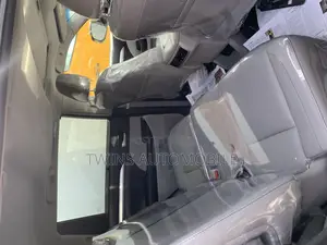 Toyota Highlander XLE 4x4 V6 (3.5L 6cyl 8A) 2017 Green