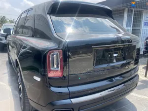 Rolls-Royce Cullinan Black Badge 2022 Black