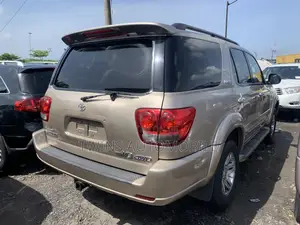 Toyota Sequoia Limited 4dr SUV 4WD (4.7L 8cyl 5A) 2007 Gold