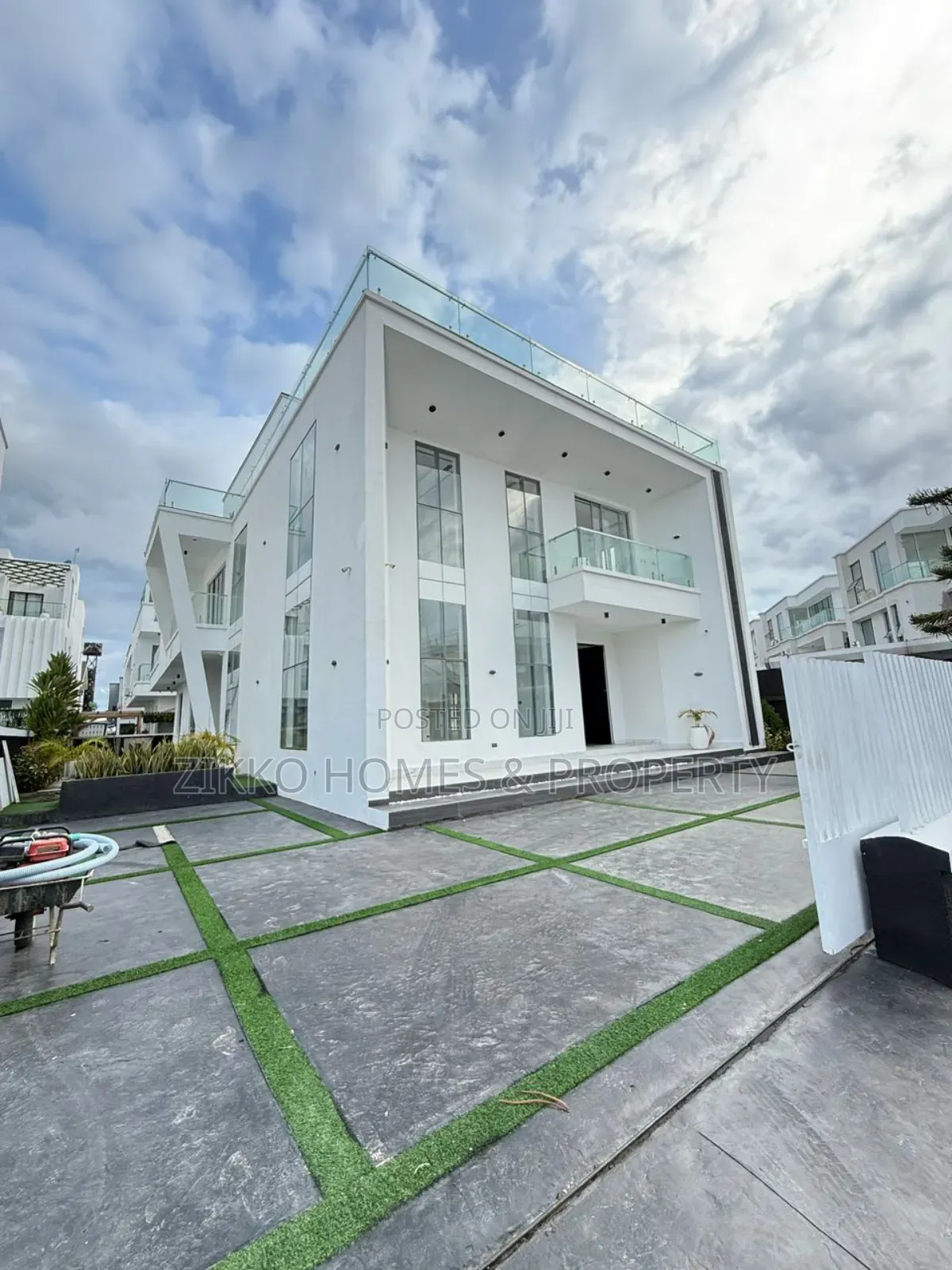 5bdrm Duplex in Osapa London, Lekki for sale