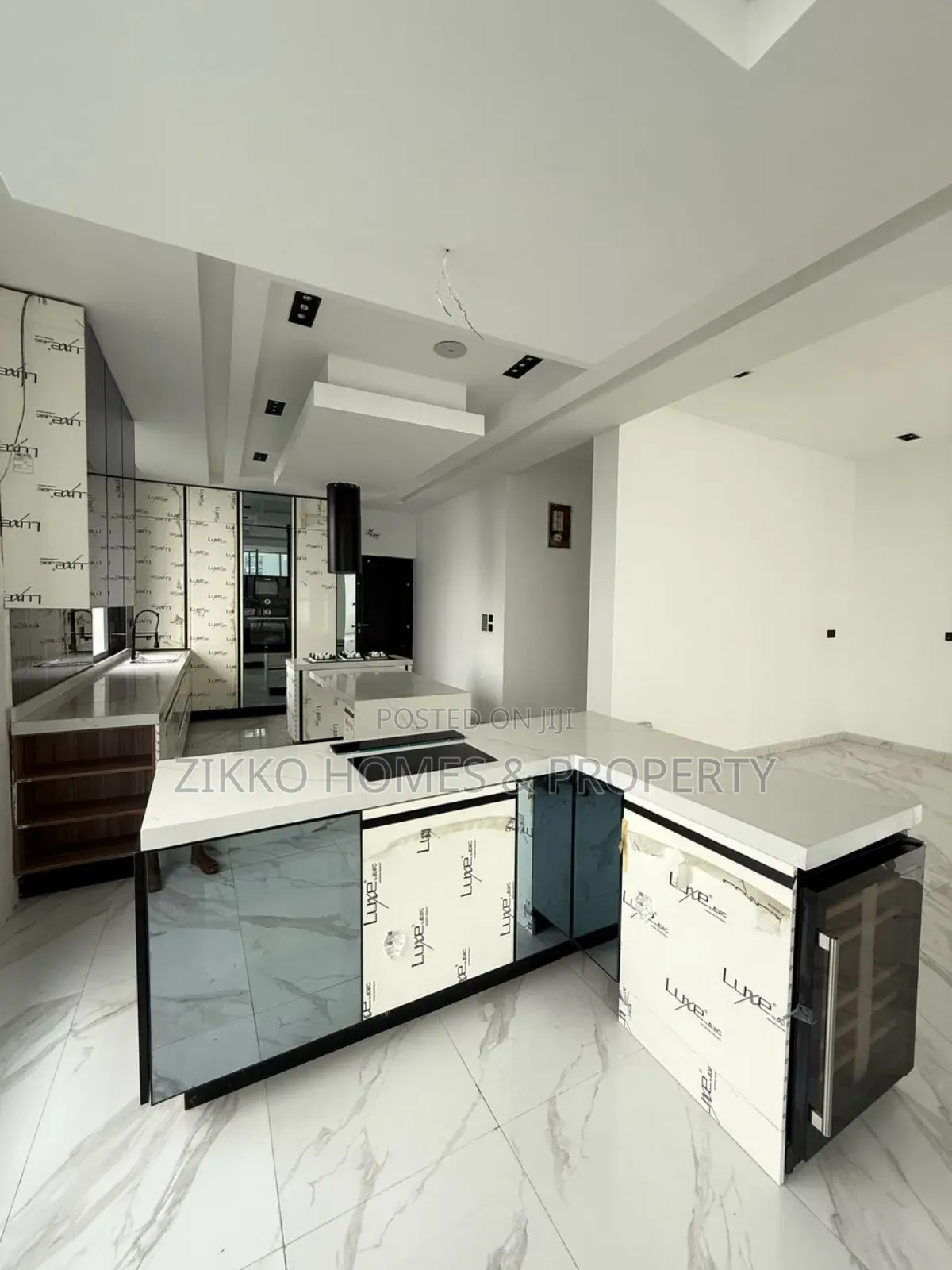 5bdrm Duplex in Osapa London, Lekki for sale