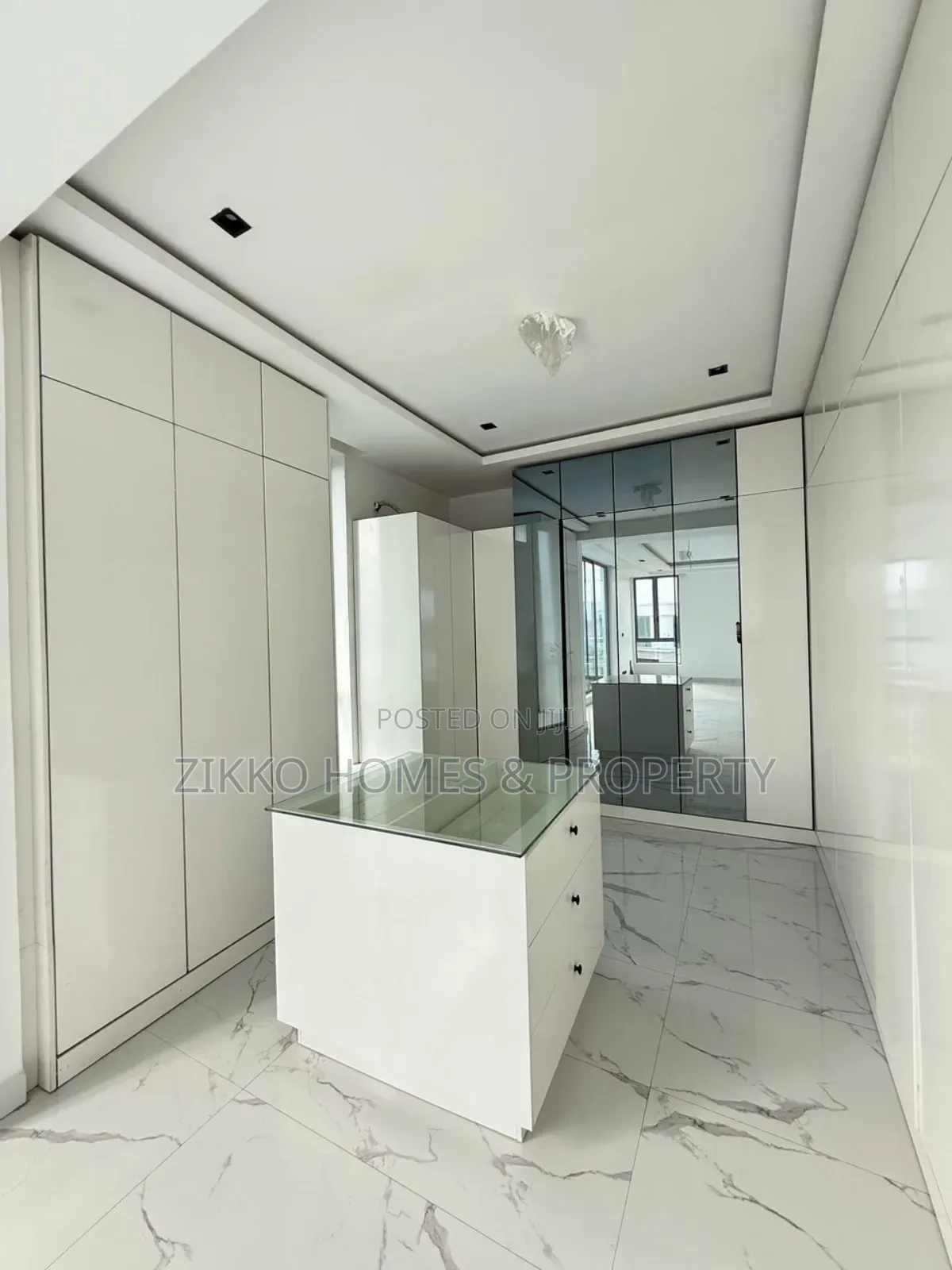 5bdrm Duplex in Osapa London, Lekki for sale