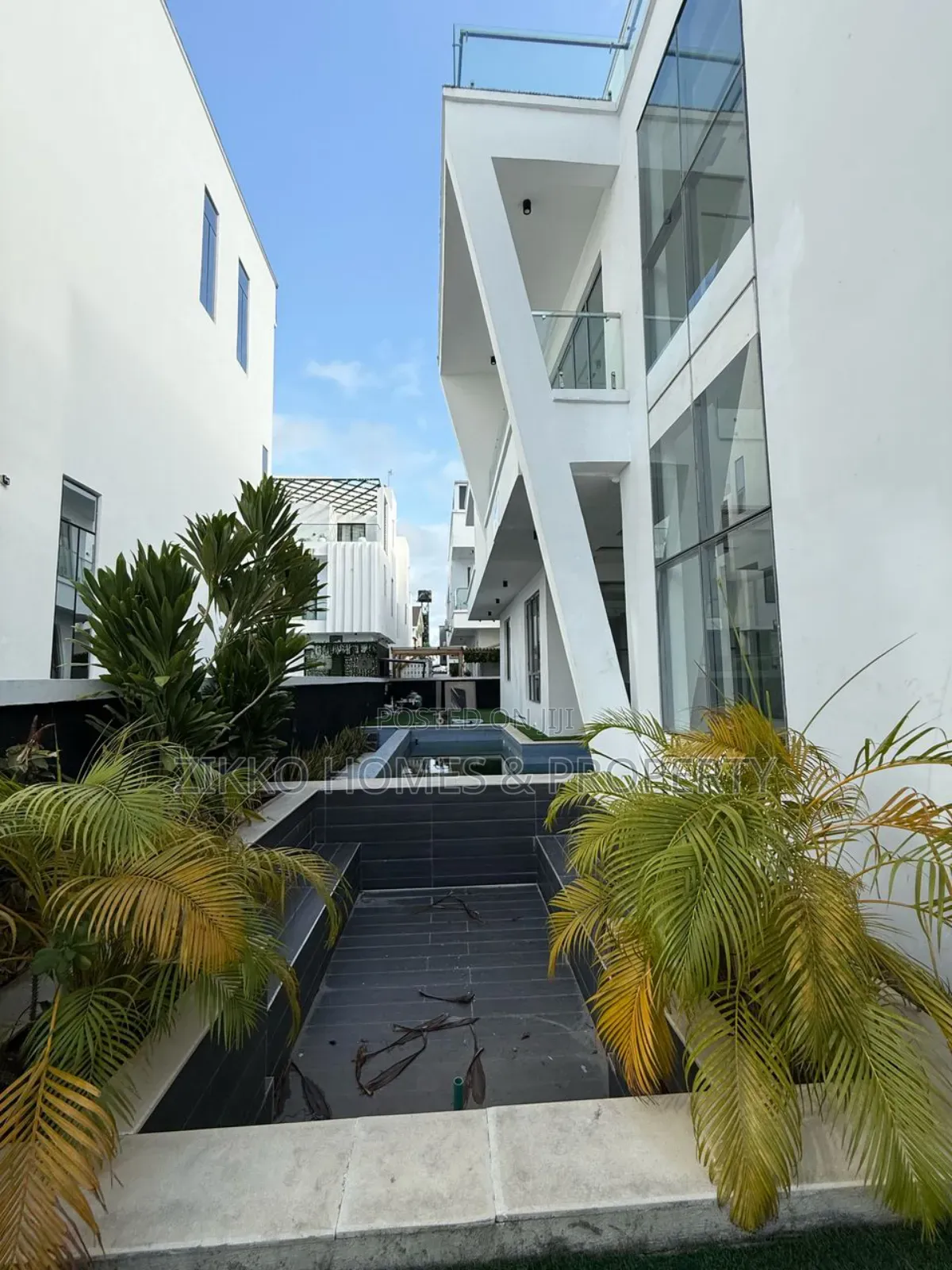 5bdrm Duplex in Osapa London, Lekki for sale