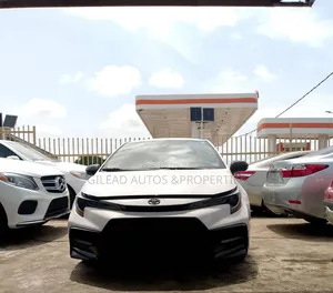 Toyota Corolla SE 2021 White