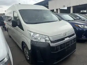Toyota HiAce 2021 White
