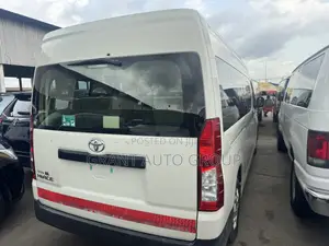 Toyota HiAce 2021 White