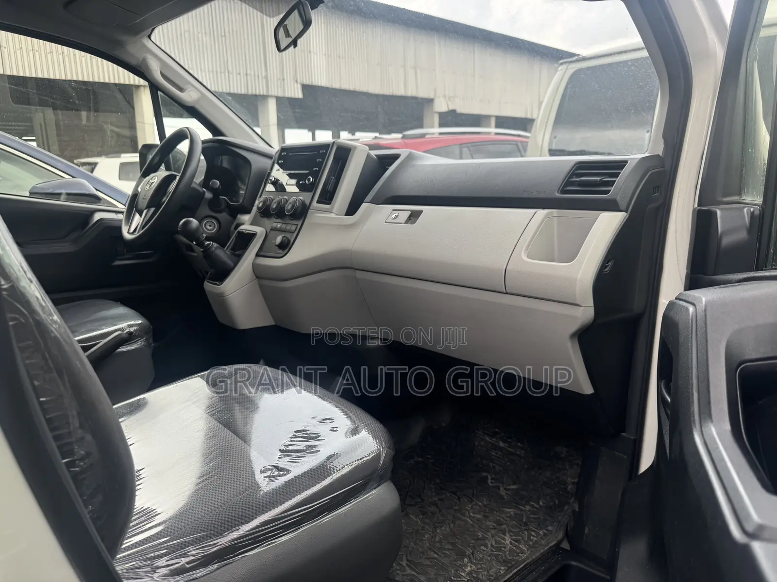 Toyota HiAce 2021 White
