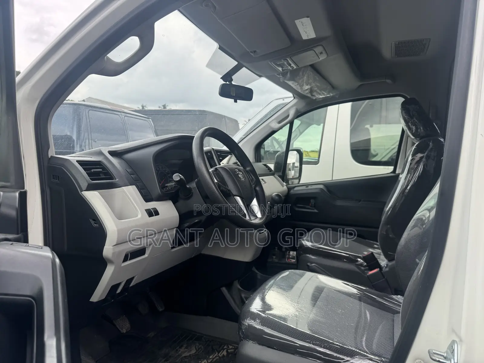 Toyota HiAce 2021 White