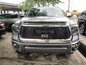 Toyota Sequoia Platinum 4x4 2018 Gray