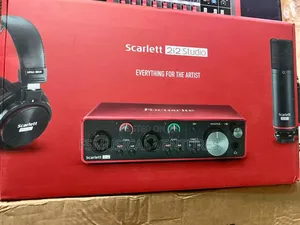 Photo - Focusrite Scarlett 2i2 Studio 3rd Generation Usb Interface