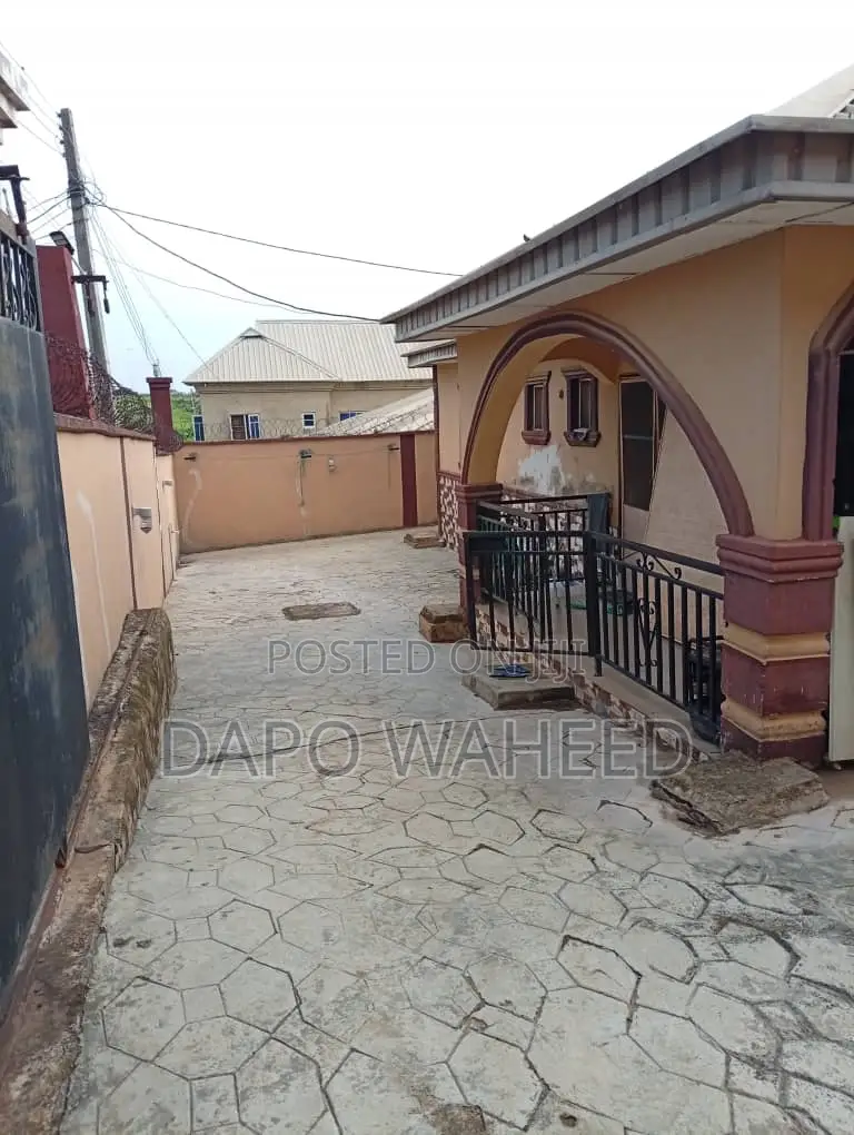 2bdrm Block of Flats in Obafemi-Owode for sale