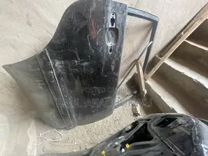 Toyota Highlander Back Right Door 03/05 ( Body Spare Parts)