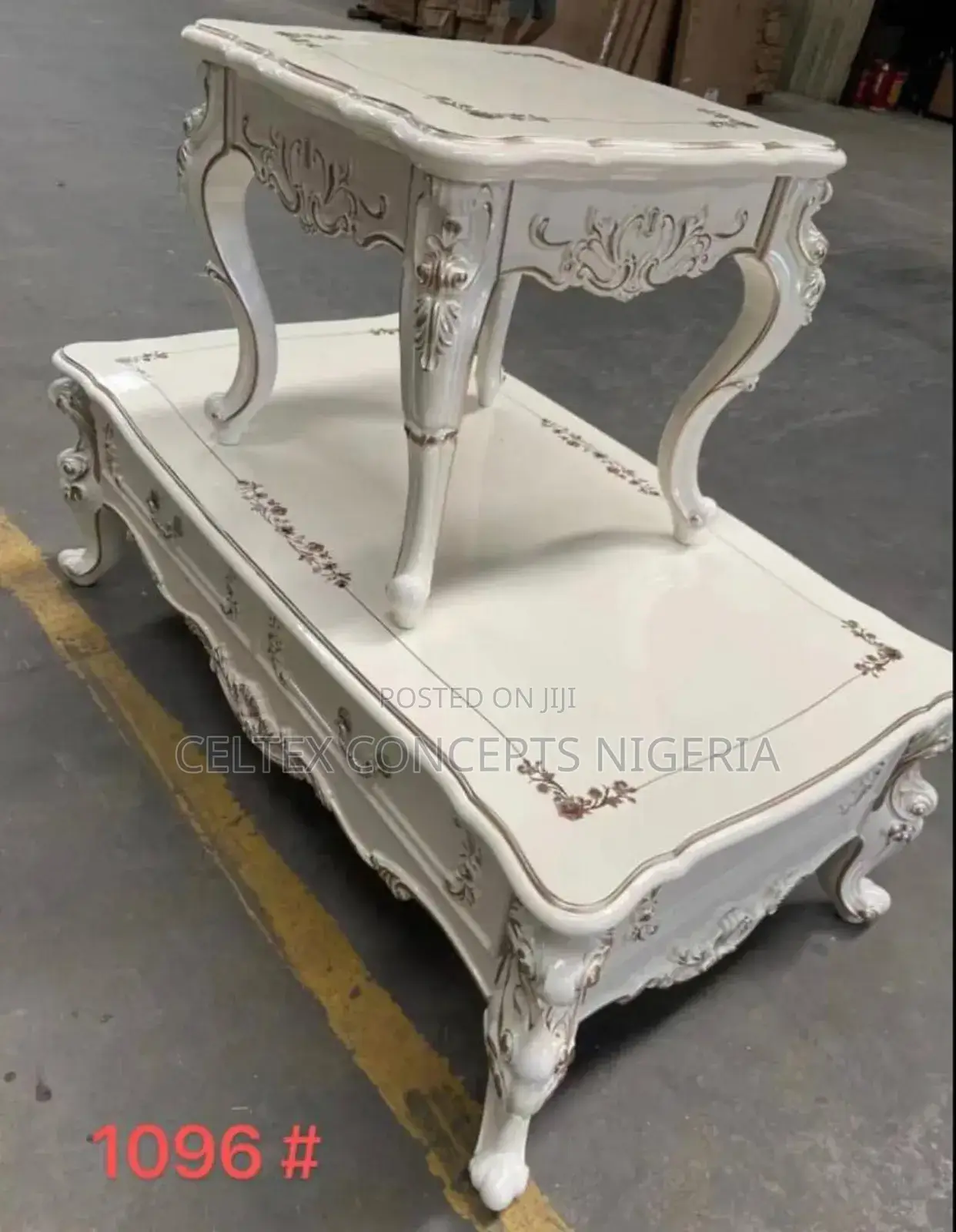 Centre Table With 2 Side Stools