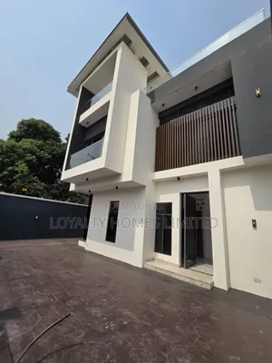 5bdrm House in Phase 2, Ikeja for sale