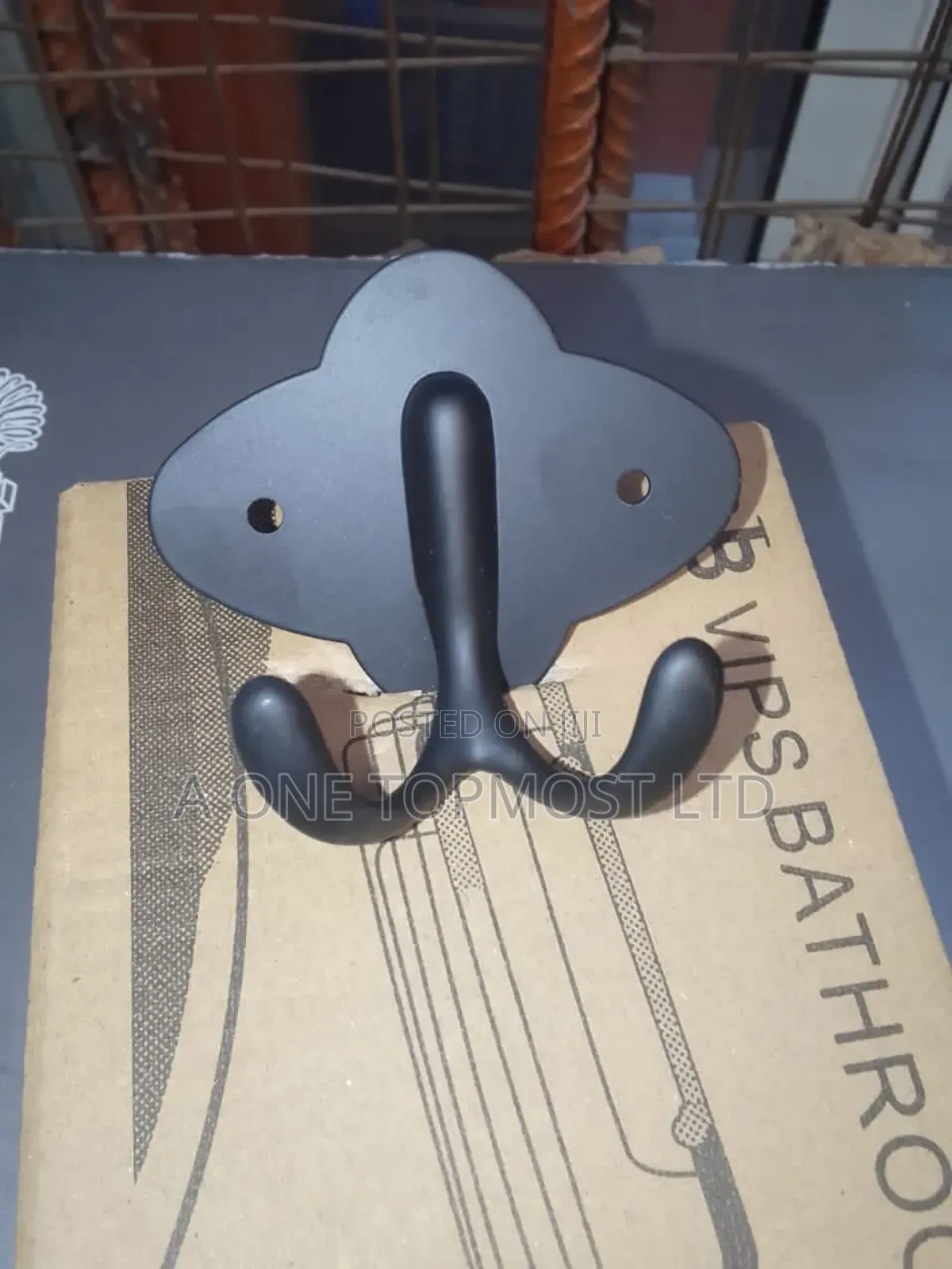 Double Hook (Black)