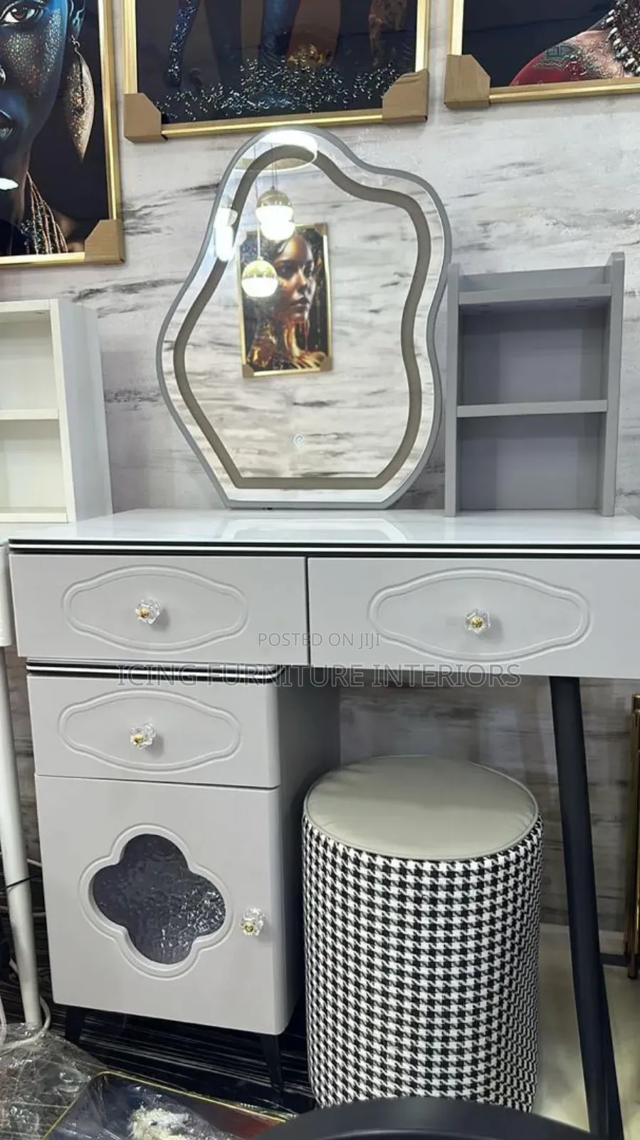 High Quality Dressing Table With Mirror and Led Light