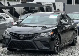 Toyota Camry SE FWD (2.5L 4cyl 8AM) 2018 Black