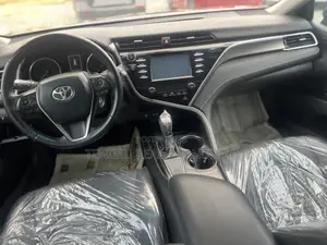 Toyota Camry SE FWD (2.5L 4cyl 8AM) 2018 Black