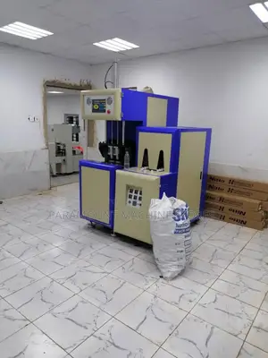 Pet Bottle Blowing Moulder