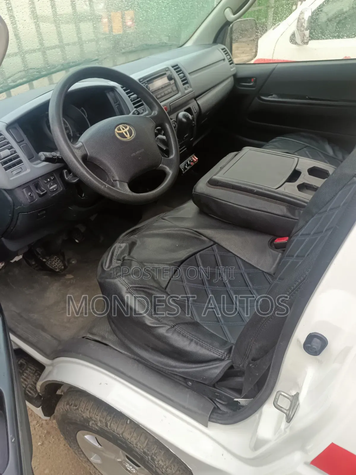 Toyota HiAce 2014 White