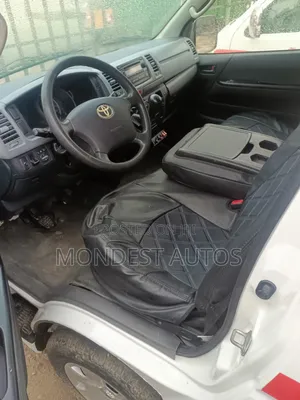 Toyota HiAce 2014 White