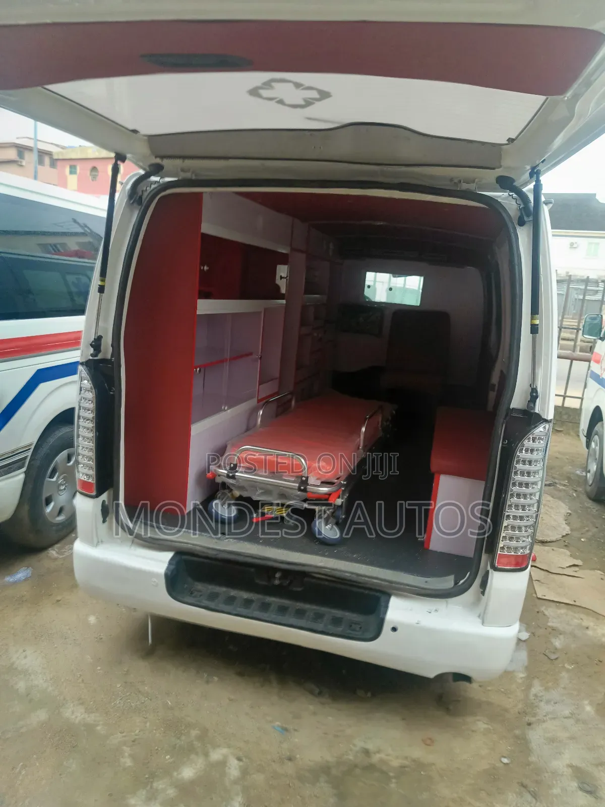 Toyota HiAce 2014 White