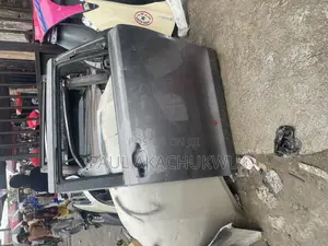 Toyota Sienna 011/015 Back Left Door (Body Spare Parts)