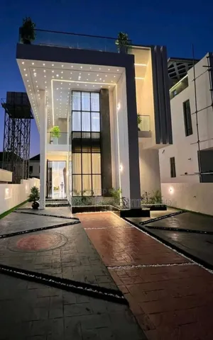 5bdrm Duplex in Chevron for sale