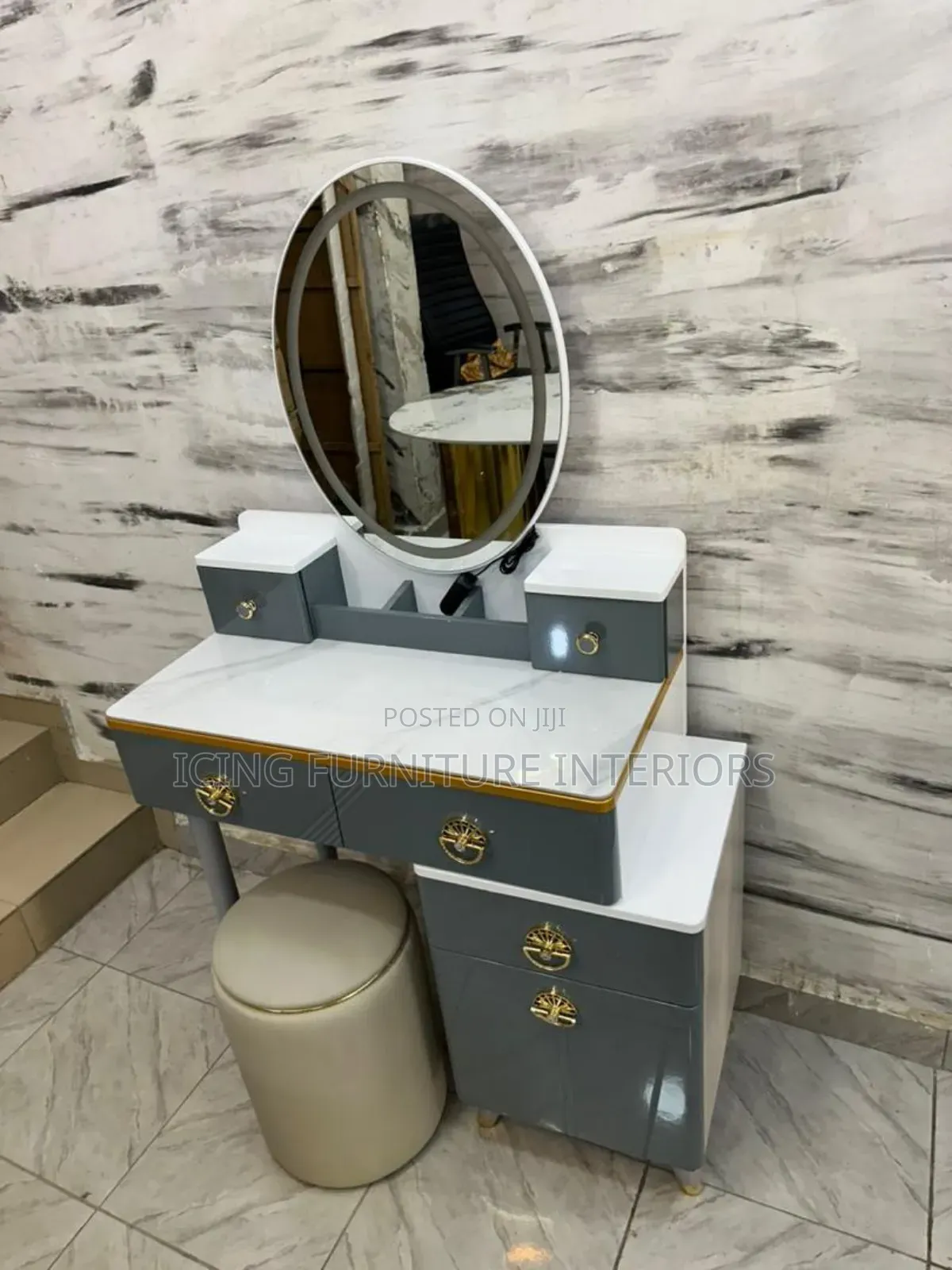 Strongly Built Dressing Table and Mirror With Led Lights
