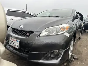 Toyota Matrix S Hatchback FWD (2.4L 4cyl 5A) 2010 Gray