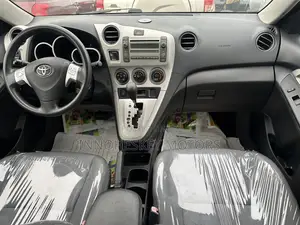Toyota Matrix S Hatchback FWD (2.4L 4cyl 5A) 2010 Gray