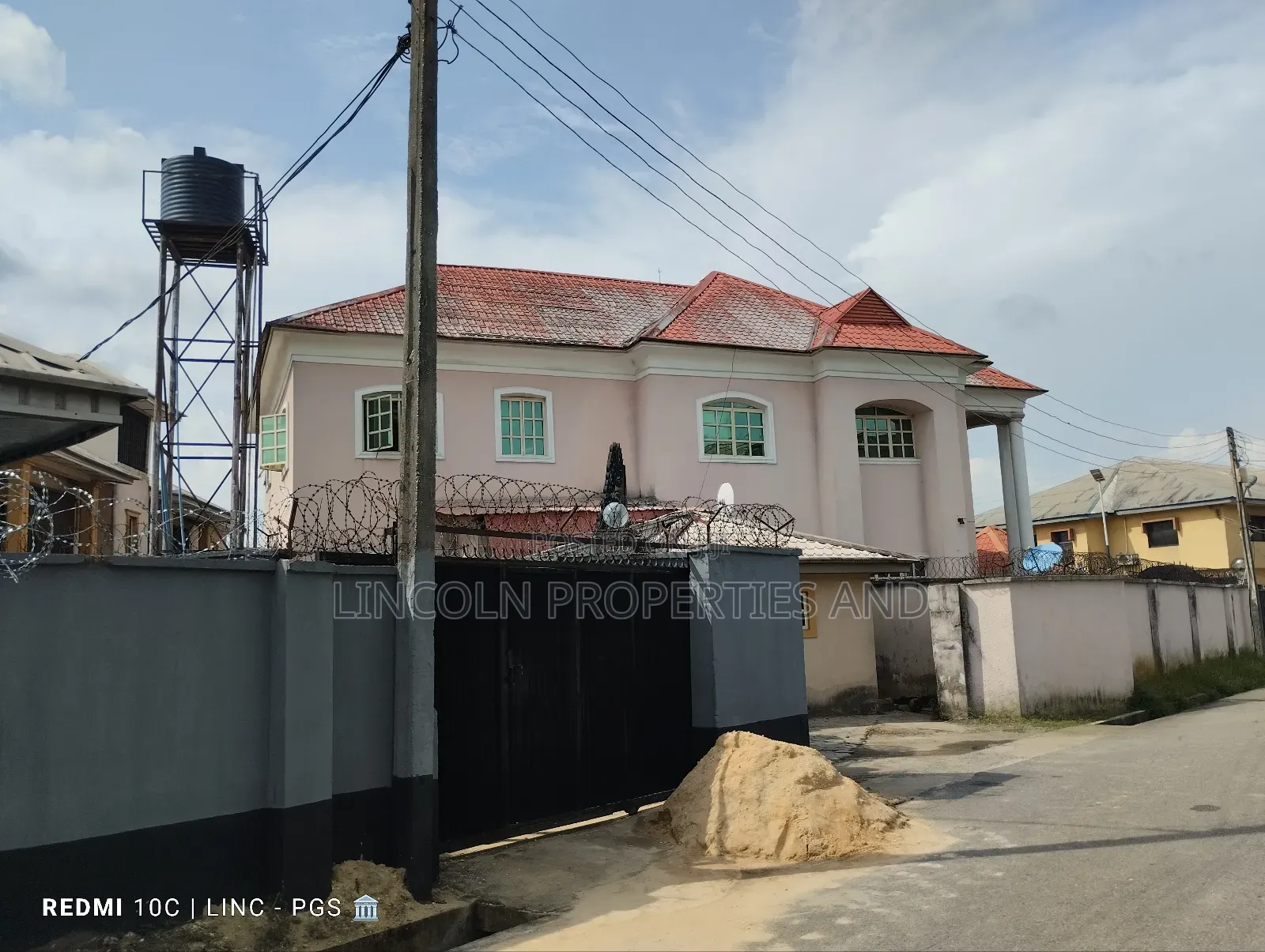 5bdrm Duplex in Osongama Estate Uyo for sale