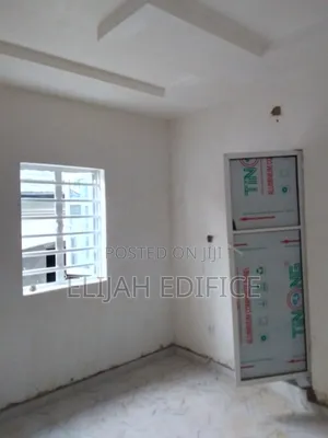 Mini Flat in Grammar School, Erunwe for rent