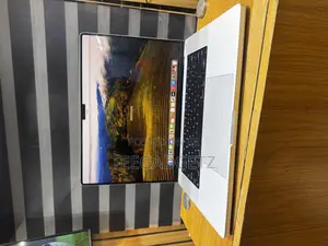 Laptop Apple MacBook Pro 2021 M1 16GB Apple M1 Pro SSD 512GB