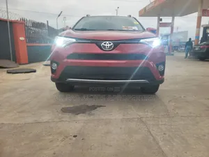 Toyota RAV4 Limited FWD (2.5L 4cyl 6A) 2017 Red