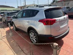 Toyota RAV4 Limited 4dr SUV (2.5L 4cyl 6A) 2014 Silver