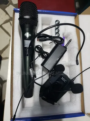 Wireless Microphone With Head Microphone and Earpiece