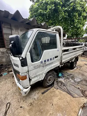 Toyota Dyna 150 2011 White
