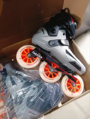 Professional Skate Shoes With Durable Wheels