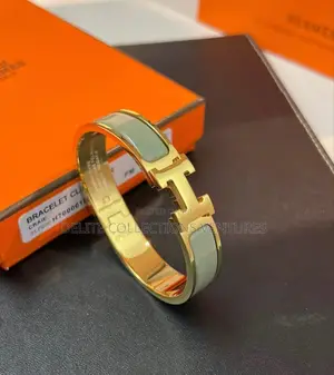 Quality Over Quantity  
Hermès Clich Bracelet