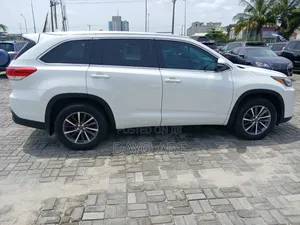 Toyota Highlander XLE 4x2 V6 (3.5L 6cyl 8A) 2017 White