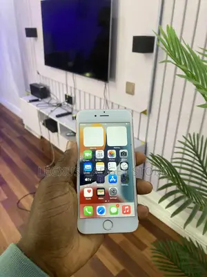 Photo - Apple iPhone 6s 64 GB Gold