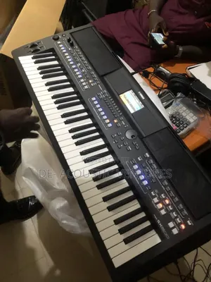 Brand New Sx 600 Yamaha Keyboard