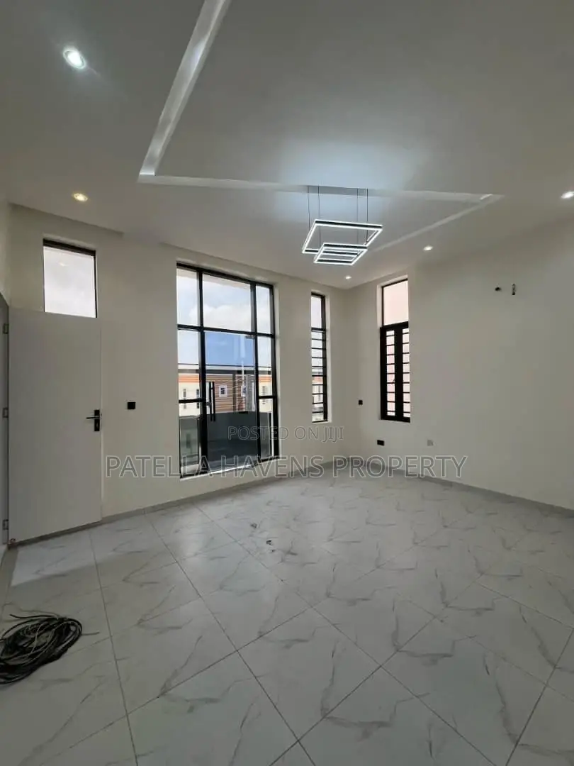 Beautifully Finished 4 Bedroom Duplex With Bq