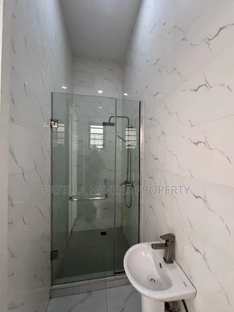 Beautifully Finished 4 Bedroom Duplex With Bq
