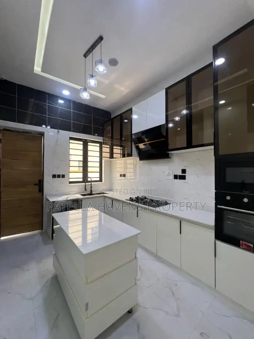 Beautifully Finished 4 Bedroom Duplex With Bq