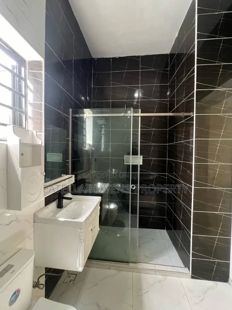 Beautifully Finished 4 Bedroom Duplex With Bq